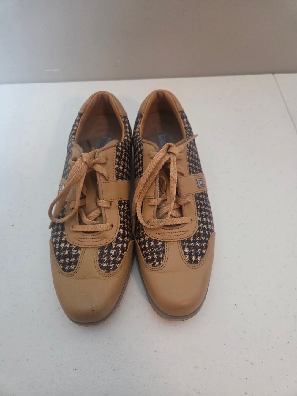 FootJoy Casual Collection Womens 5.5M Tan Houndstooth Spikeless Golf Shoes 97719